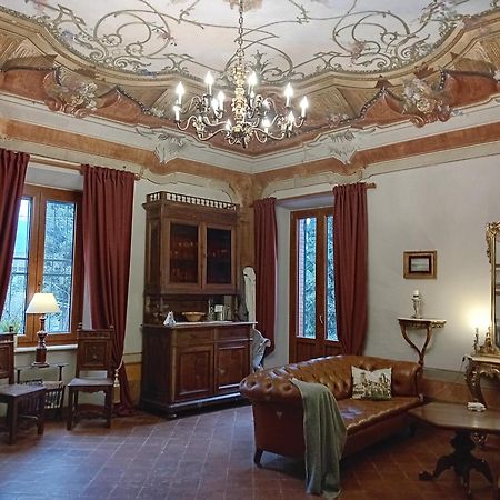 Monti di Licciana Nardi Monti Guesthouse מראה חיצוני תמונה