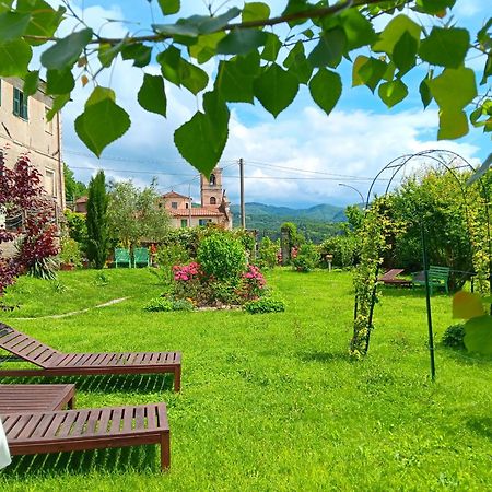 Monti di Licciana Nardi Monti Guesthouse מראה חיצוני תמונה