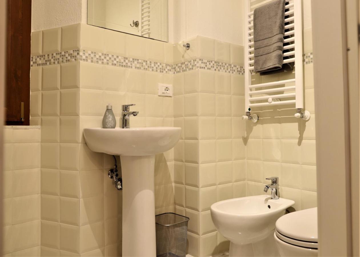 Monti di Licciana Nardi Monti Guesthouse חדר תמונה