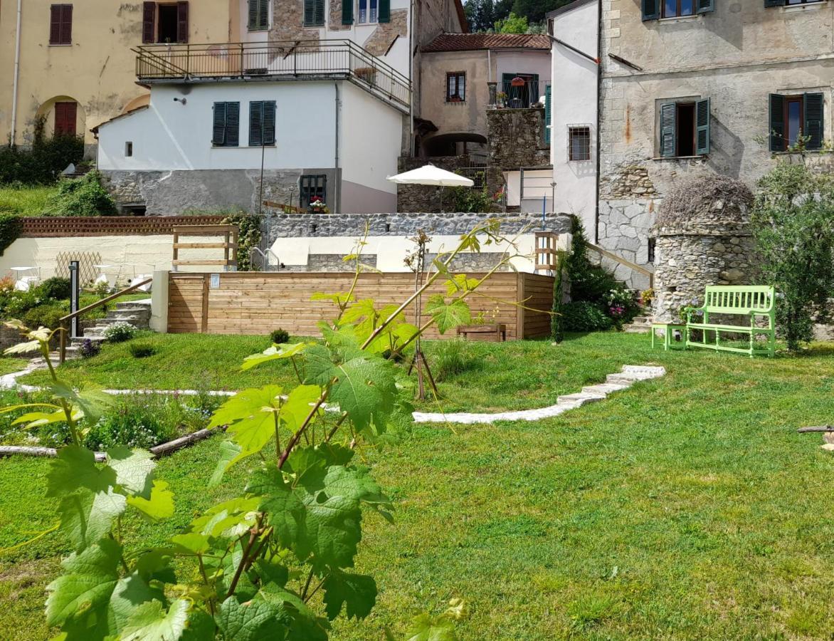 Monti di Licciana Nardi Monti Guesthouse מראה חיצוני תמונה