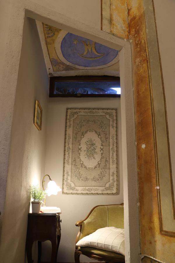 Monti di Licciana Nardi Monti Guesthouse מראה חיצוני תמונה
