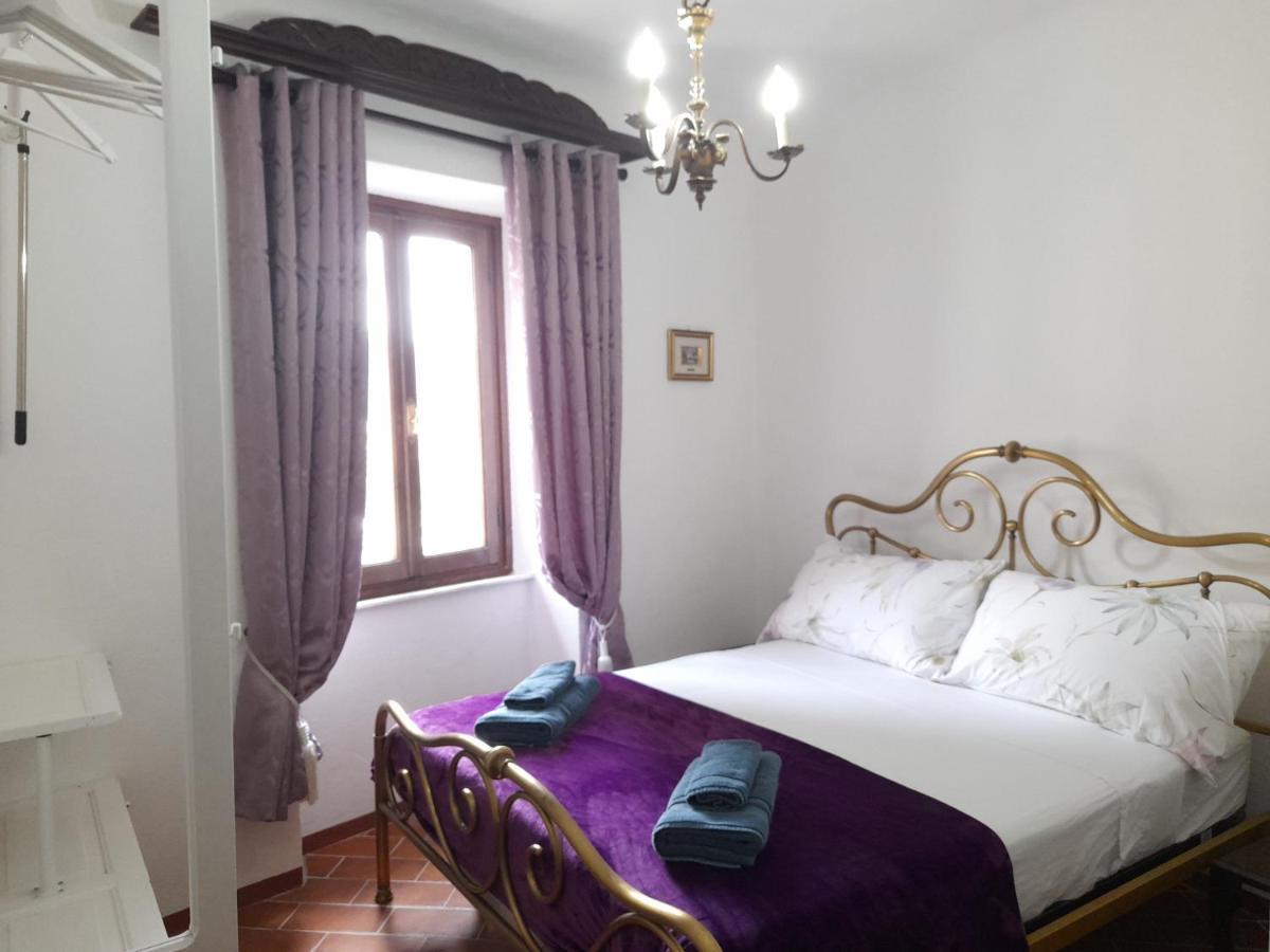Monti di Licciana Nardi Monti Guesthouse מראה חיצוני תמונה