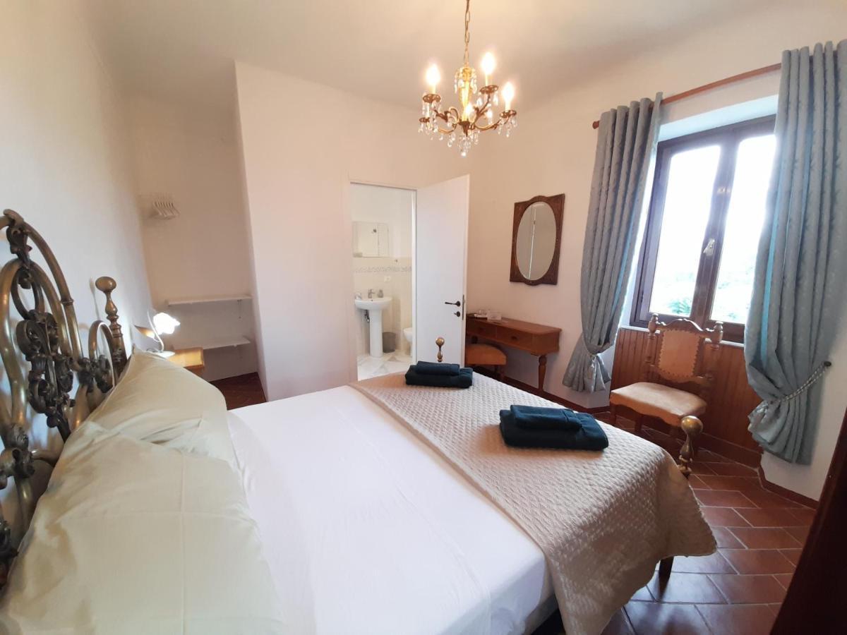Monti di Licciana Nardi Monti Guesthouse מראה חיצוני תמונה