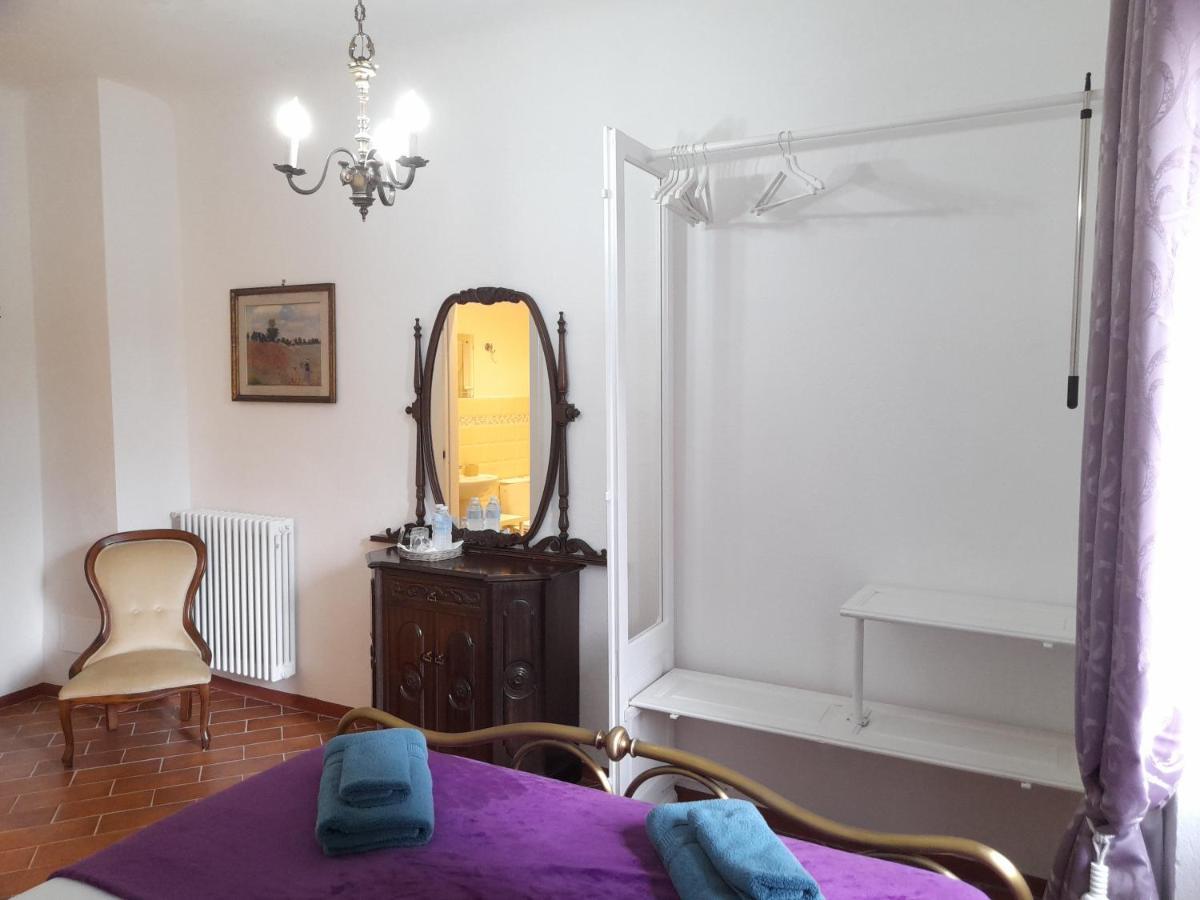 Monti di Licciana Nardi Monti Guesthouse מראה חיצוני תמונה