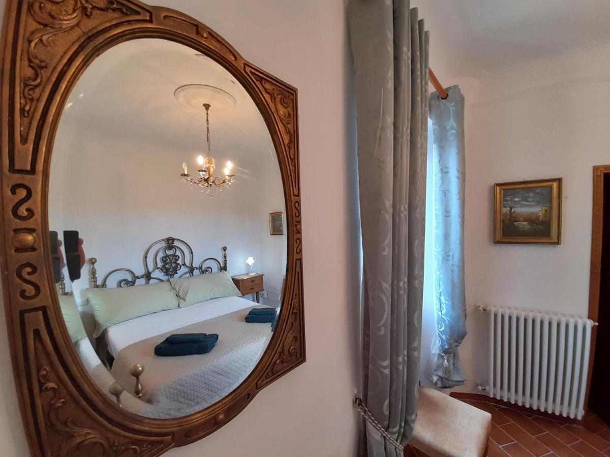 Monti di Licciana Nardi Monti Guesthouse מראה חיצוני תמונה