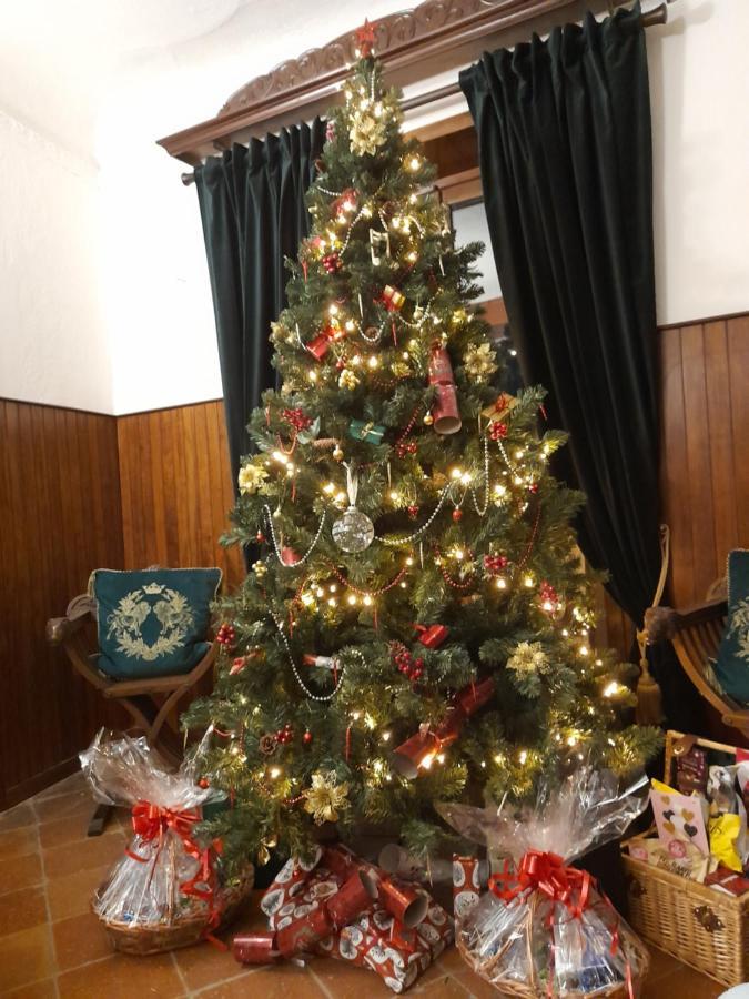 Monti di Licciana Nardi Monti Guesthouse מראה חיצוני תמונה