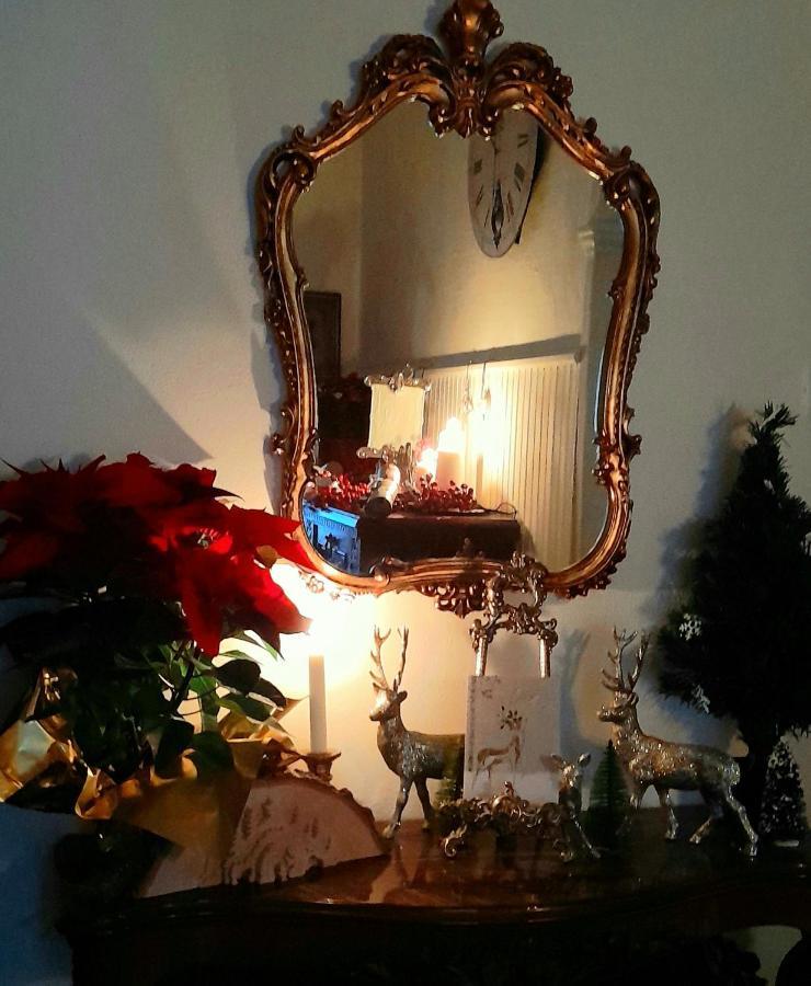Monti di Licciana Nardi Monti Guesthouse מראה חיצוני תמונה