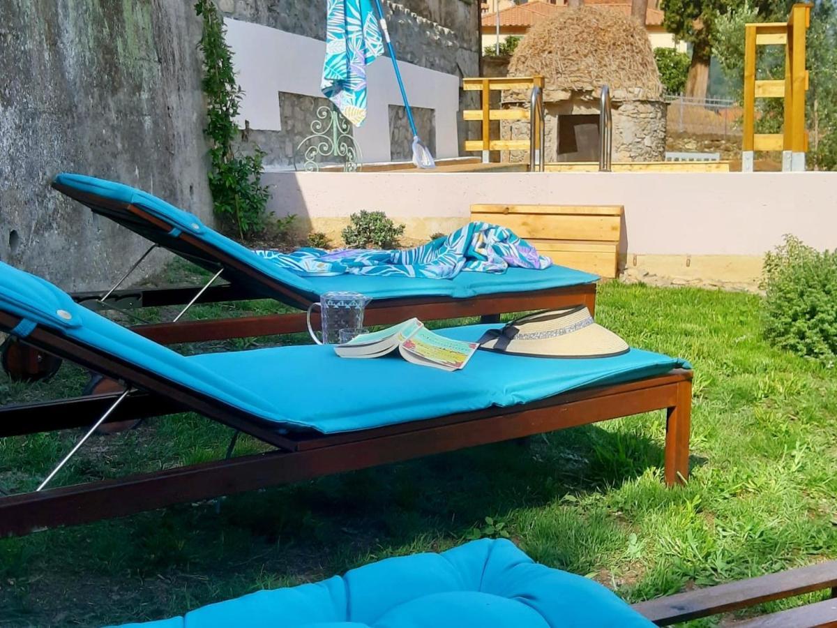 Monti di Licciana Nardi Monti Guesthouse מראה חיצוני תמונה