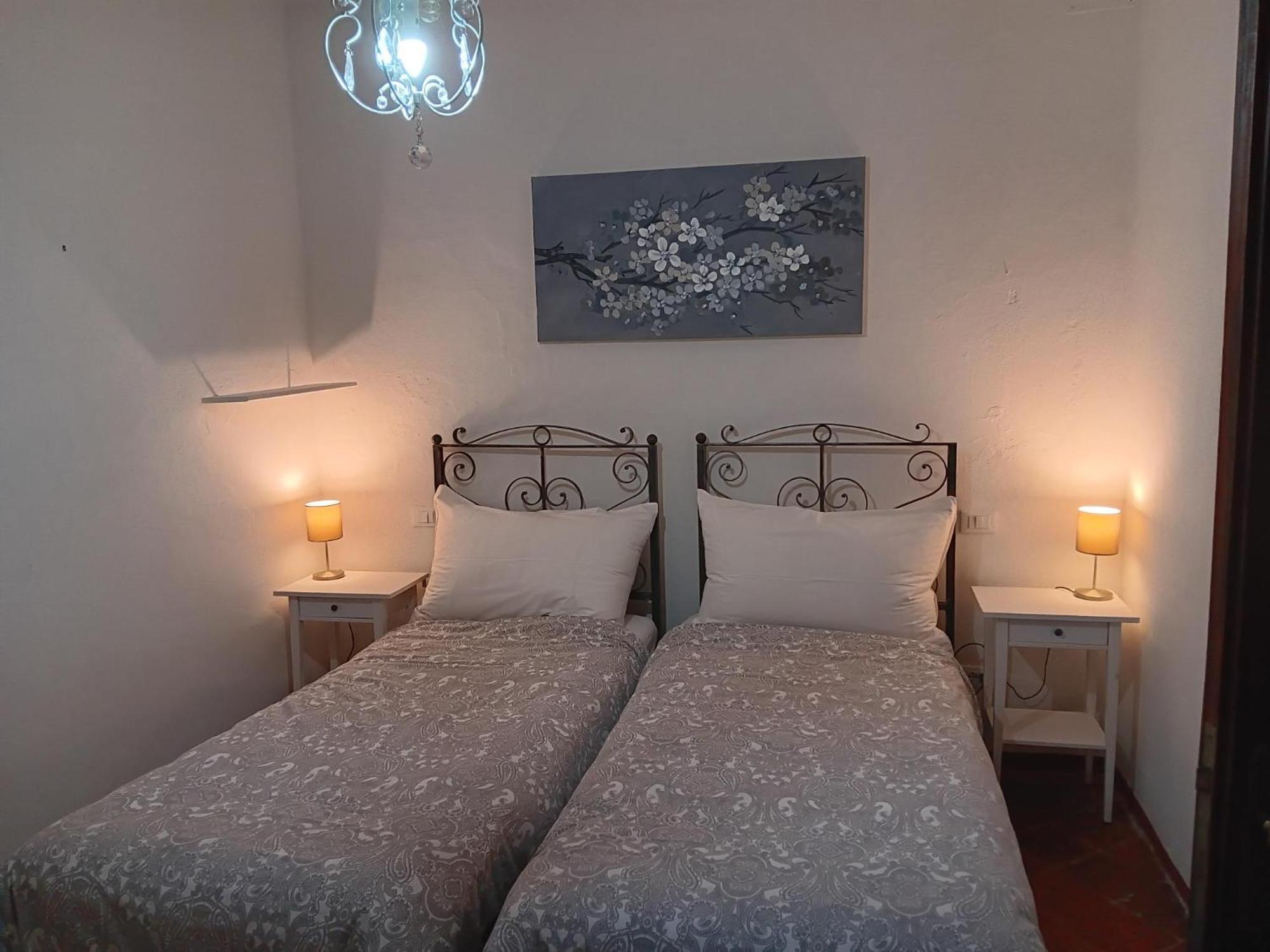 Monti di Licciana Nardi Monti Guesthouse מראה חיצוני תמונה