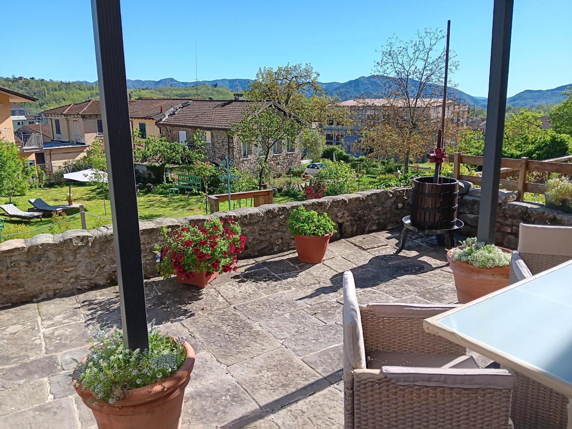 Monti di Licciana Nardi Monti Guesthouse מראה חיצוני תמונה