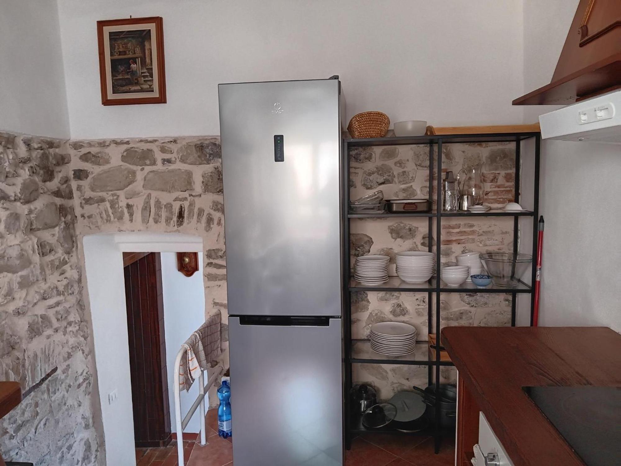 Monti di Licciana Nardi Monti Guesthouse מראה חיצוני תמונה