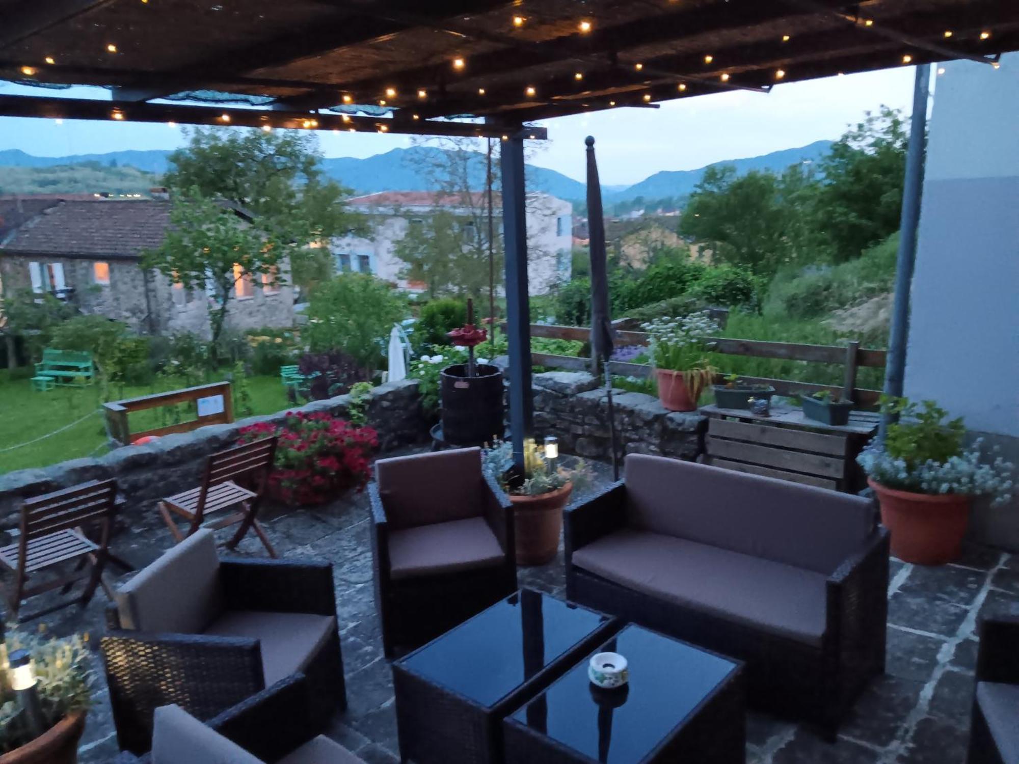 Monti di Licciana Nardi Monti Guesthouse מראה חיצוני תמונה