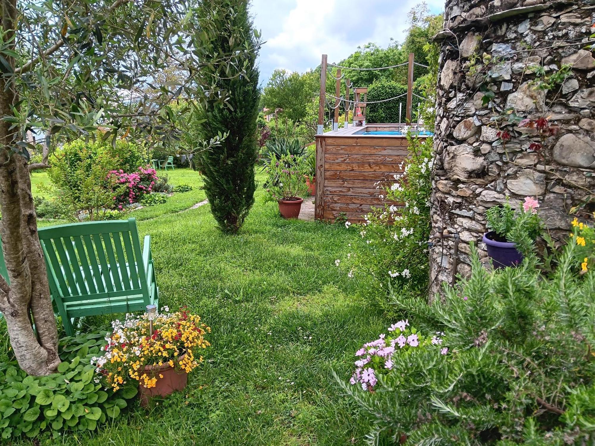 Monti di Licciana Nardi Monti Guesthouse מראה חיצוני תמונה