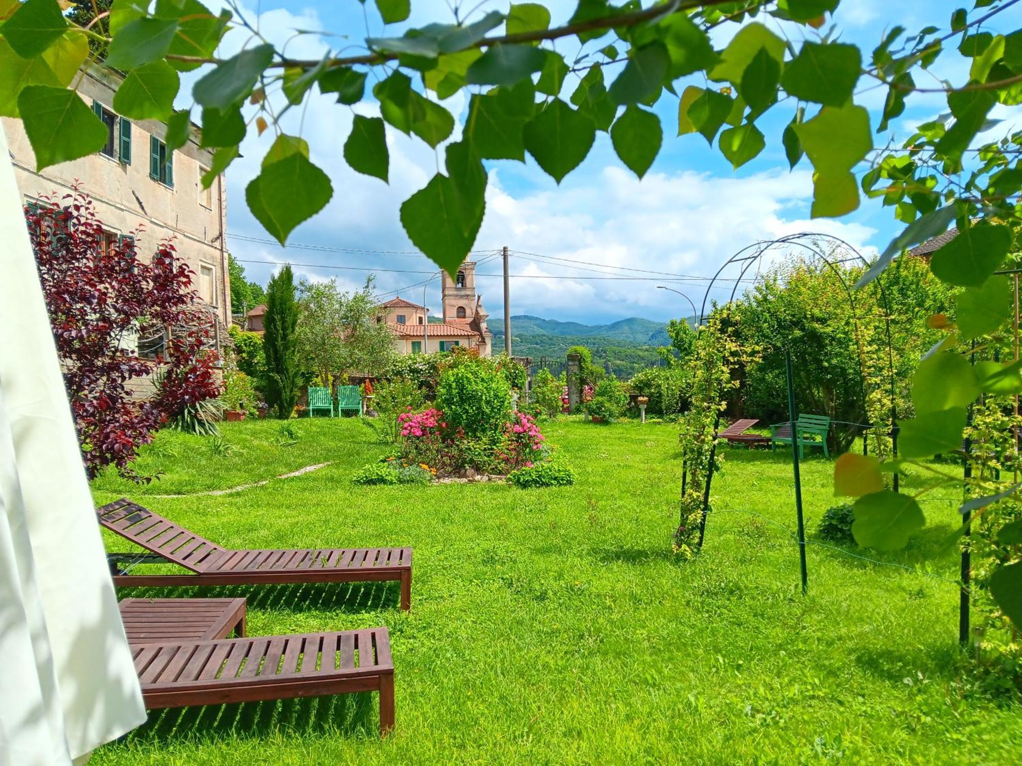 Monti di Licciana Nardi Monti Guesthouse מראה חיצוני תמונה